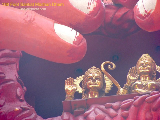Full view of second highest Hanuman statue along with temple shikhar