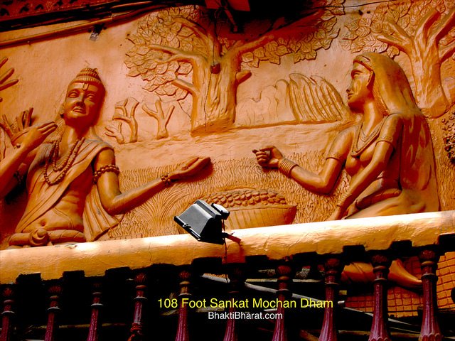 Chitra katha on wall of temple