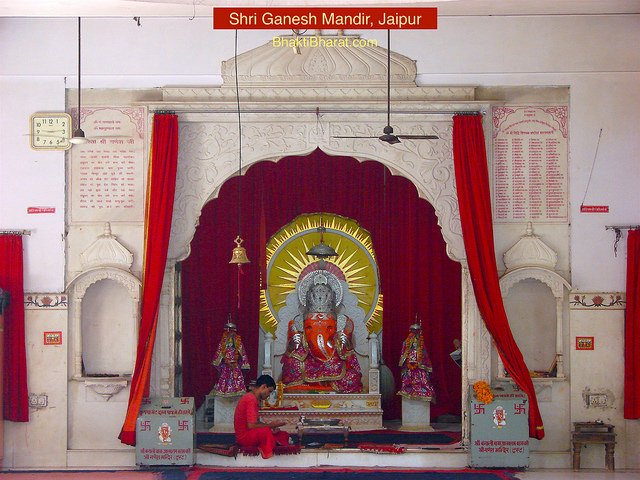 गर्भ-गृह का संपूर्ण चित्र।