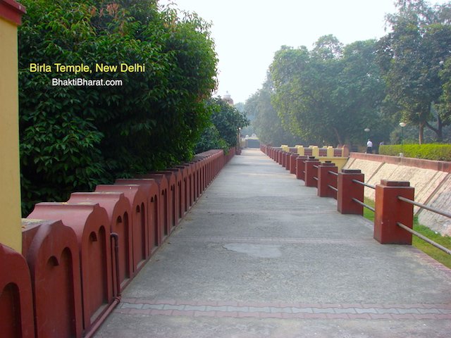 A symmetrical view of back side balcony A symmetrical view of back side balcony