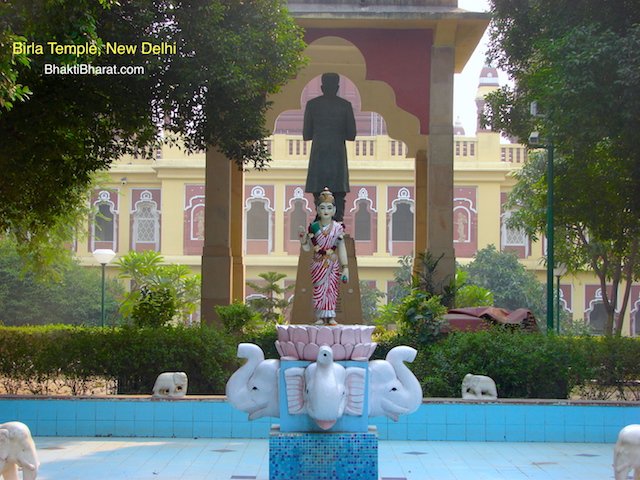 Four sided elephant fountain Four sided elephant fountain
