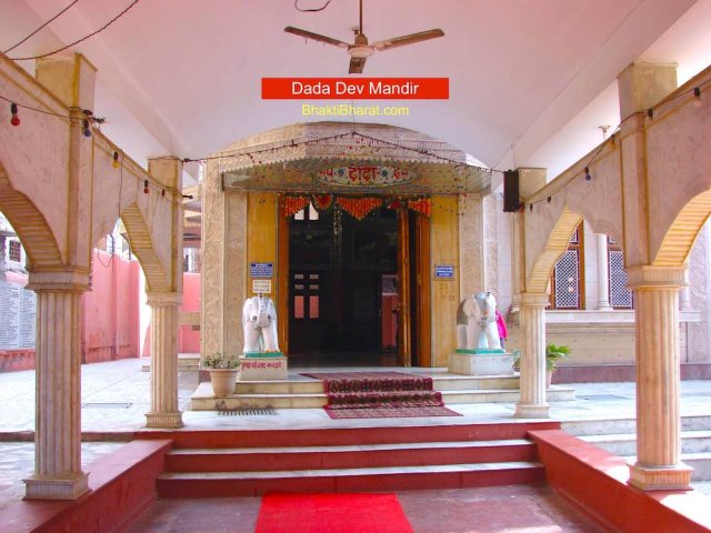 A big main queue hall after inner main gate. This hall direct attached with main prayer hall of Dada Dev Pratima, and beautify with two white elephant. A big main queue hall after inner main gate. This hall direct attached with main prayer hall of Dada Dev Pratima, and beautify with two white elephant.
