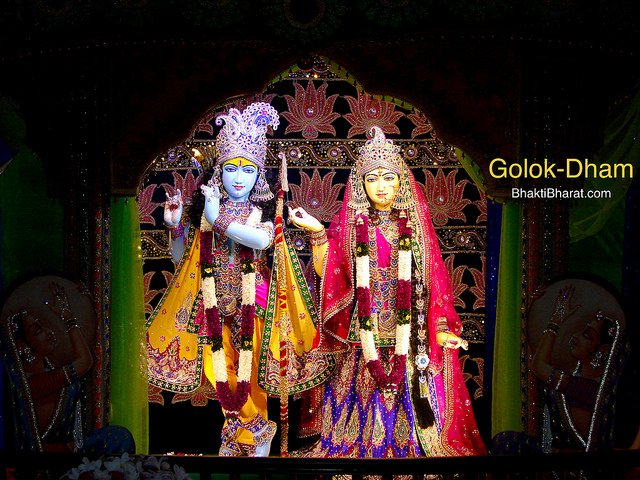 Primary pratima of Shri Radhe Govind Ji followed by charan paduka.