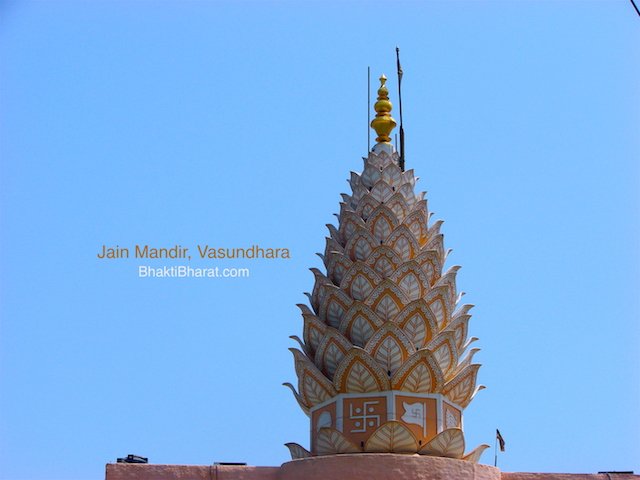 The 31 feet high blossoming lotus flower Shikhar with started with 18 petals at the base followed by an 8 sided square surfaces each side, total 108 petals of Lotus. The 31 feet high blossoming lotus flower Shikhar with started with 18 petals at the base followed by an 8 sided square surfaces each side, total 108 petals of Lotus.