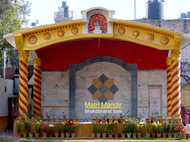 Entry stairs towards main prayer hall, decorated with two the rows of different flower plants.