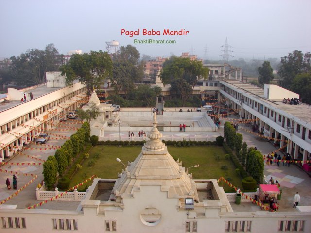 Both left and right side of main welcome area are surrounded with Dharamshala which is handled by mandir trust prabandh samiti. Both left and right side of main welcome area are surrounded with Dharamshala which is handled by mandir trust prabandh samiti.