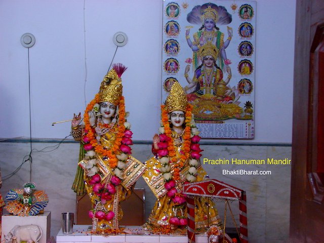 Shri Radha Krishna Infront of Main Entry Gate Shri Radha Krishna Infront of Main Entry Gate