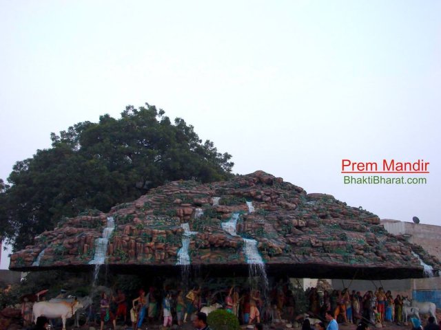 After walking few foot steps, one can discovered a view of Shri Krishna Govardhan Leela.