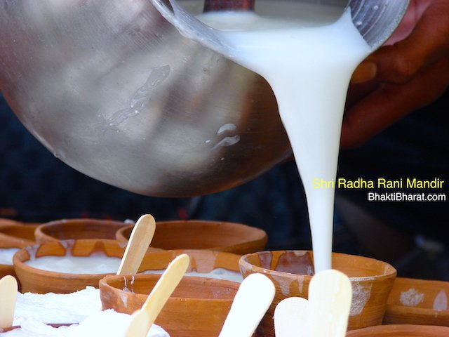 Famous and testy lassi(लस्सी) in kulhad(लस्सी कुल्हड़) available in all seasons. Testy pure milk tea also available at the bottom of the temple.
