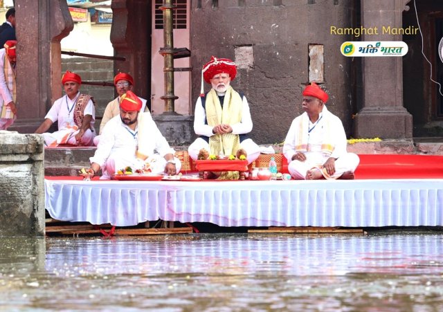 Modiji In Gomati Ghat Modiji In Gomati Ghat