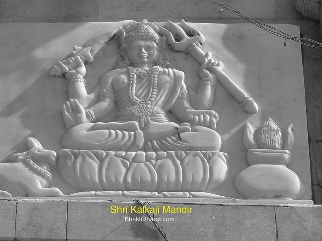 Wall decoration of Main Shikar. Devotee full of motivation and confidence to take Darshan of Maa