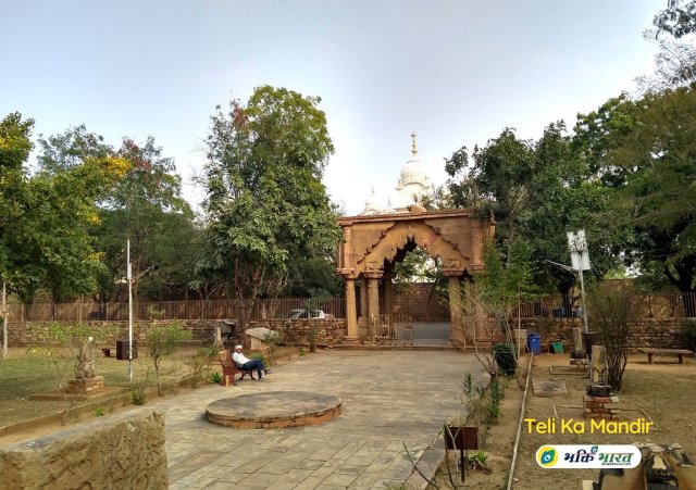 Outer Gate Frm Temple Outer Gate Frm Temple