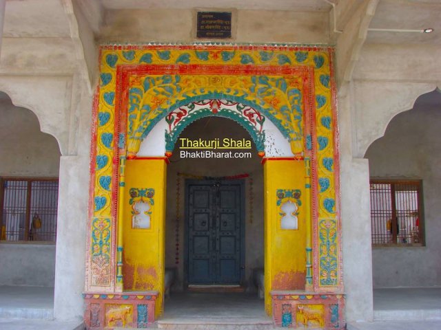 Beautifully colored inner entry gate towards main hall with few under construction sidewall.