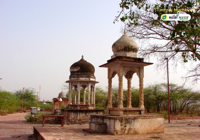 Out Side Madan Mohan Mandir Out Side Madan Mohan Mandir